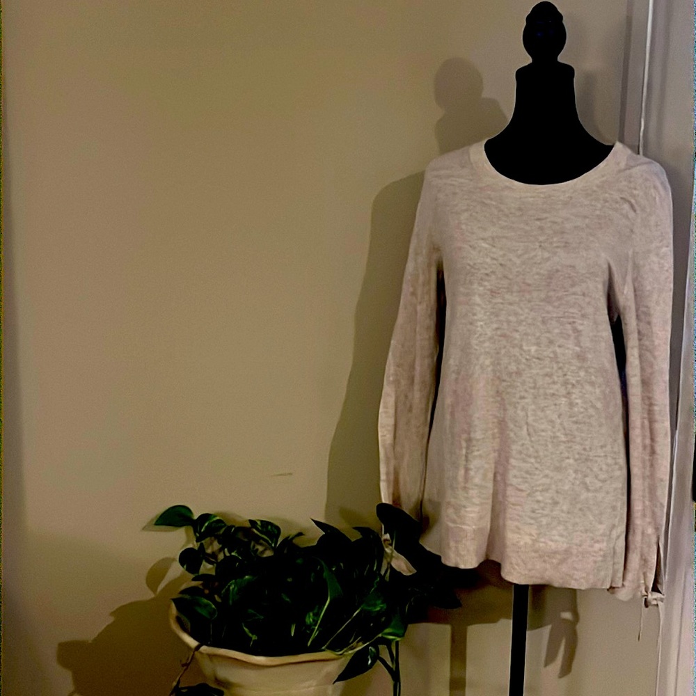 Add a touch of charm to your wardrobe with this Ann Taylor Loft sweater